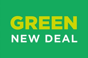 Auf grünem Hintergrund steht in Versalien: „Green New Deal“.  