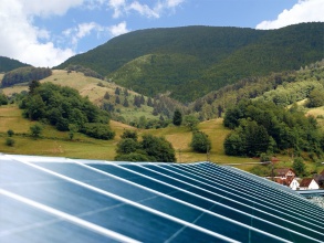 Photovoltaikanlage auf dem Dach des Gymnasiums in Schönau im Schwarzwald