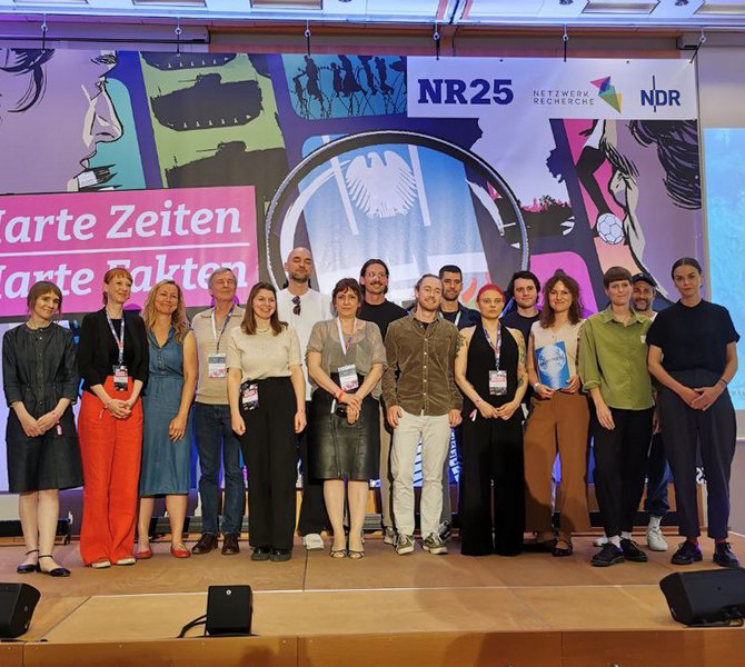Zu sehen sind die 2025 vom Netzwerk Klimajournalismus Deutschland ausgezeichneten Preisträger:innen.