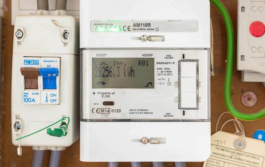 Digitaler Stromzähler mit Display