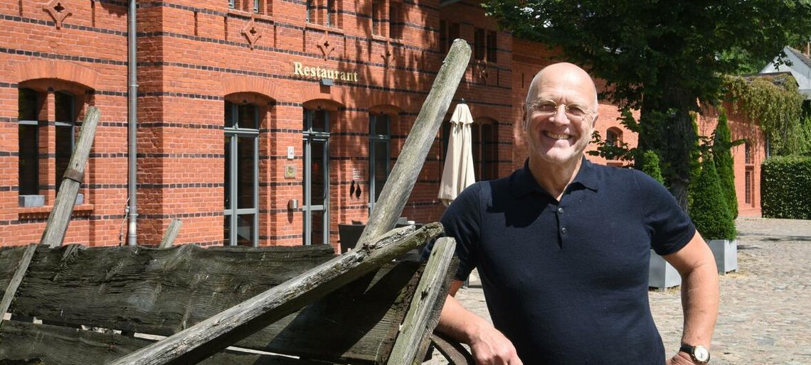 Michael Stober vor dem Restaurant Seeterrassen