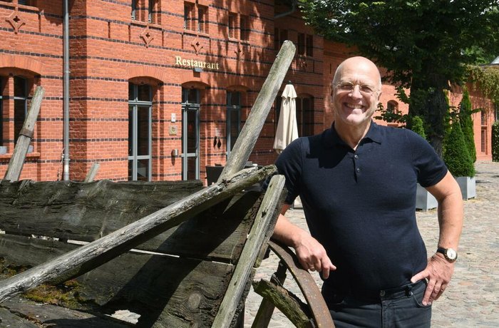 Michael Stober vor dem Restaurant Seeterrassen