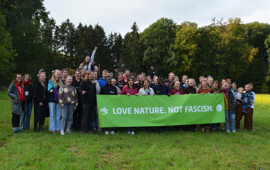 Gruppe Naturfreunde mit Banner