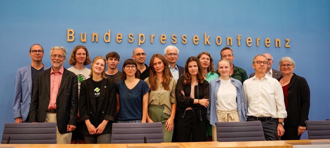 Bundespressekonferenz mit Kläger:innen
