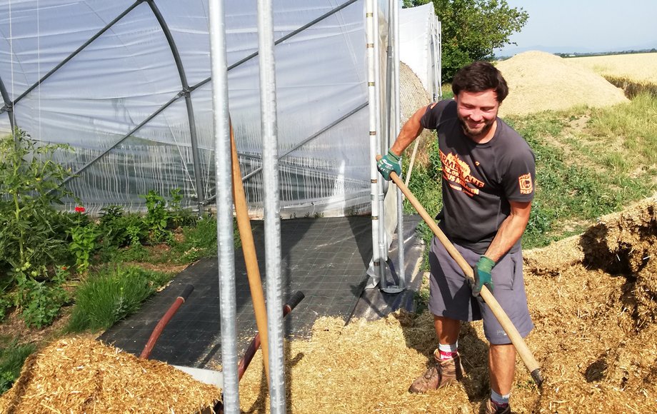 Landwirt Florian Binder bei der Arbeit