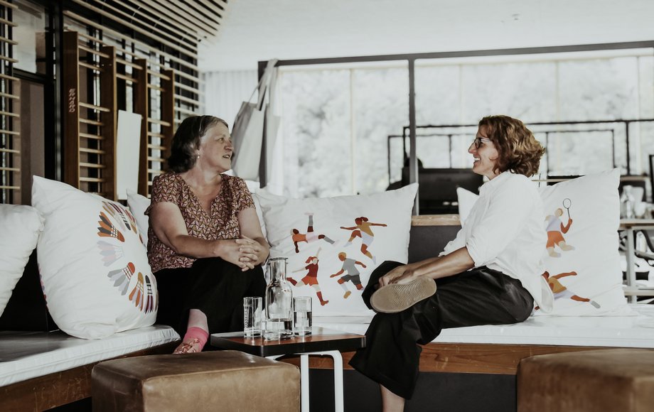 Petra Völzing im Gespräch mit Anja Heer von der Freiburger Turnerschaft.
