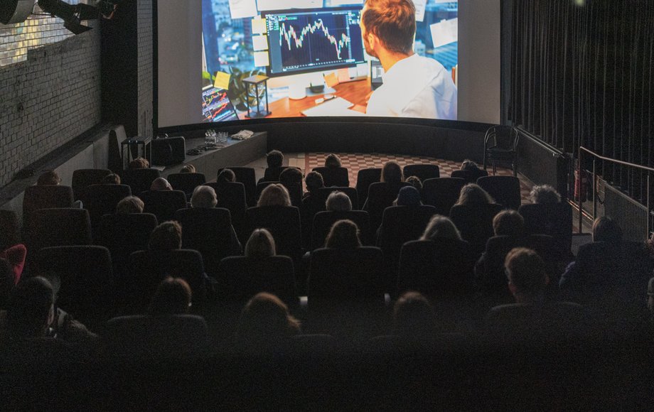 Blick in einen voll besetzten Kinosaal