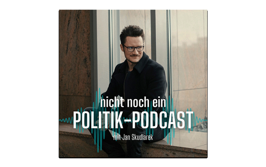 Titelbild des Podcasts „Nicht noch ein Politik-Podcast“, das Jan Skudlarek zeigt.