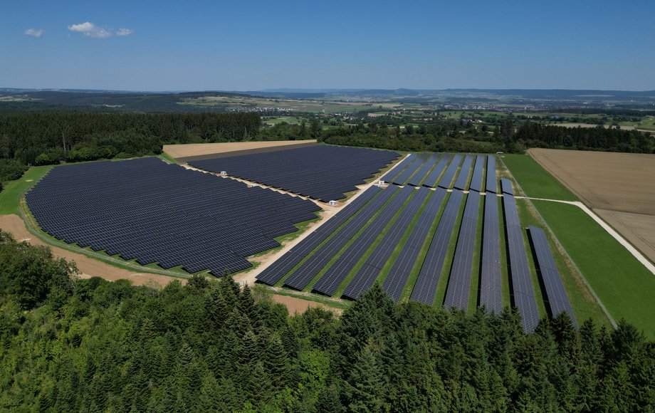 Luftbild vom EWS-Solarpark Döggingen 2