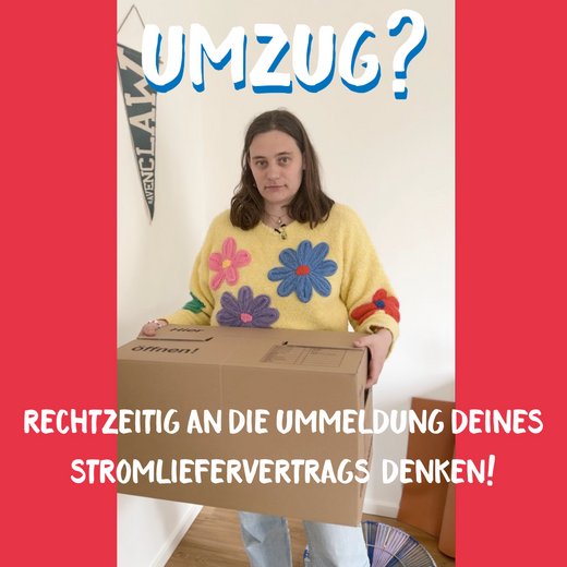 Junge Frau mit Umzugskiste in der Hand, Aufschrift "Umzug? Rechtzeitig an die Ummeldung des Stromliefervertrags denken"