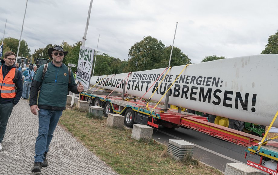 Windradflügel mit Slogan