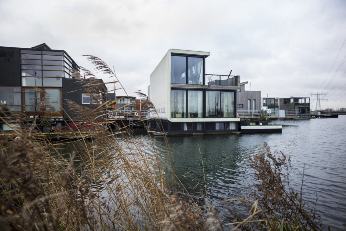 Schwimmende Häuser im Stadtteil Ijburg bei Amsterdam
