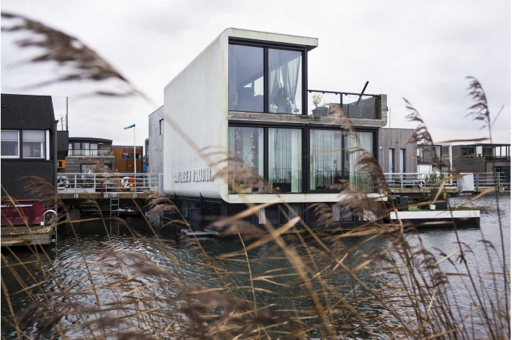 Schwimmendes Haus im Stadtteil Ijburg, Amsterdam