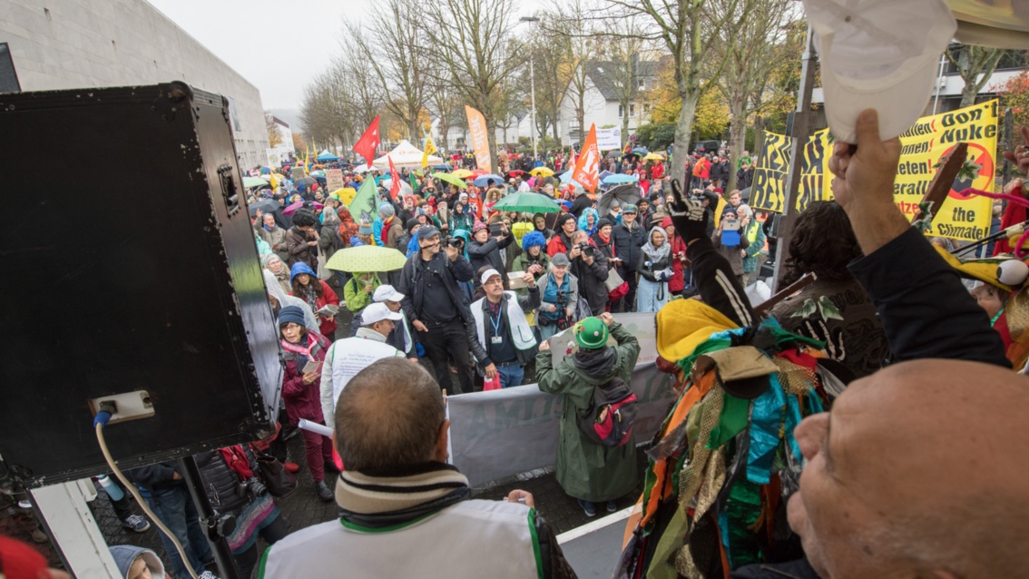 Kundgebung auf der Demonstration in Bonn