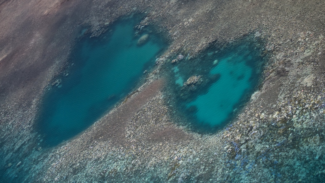 Luftaufnahme des ausgebleichten Great-Barrier-Riffs