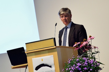 Prof. Dr. Walter Kälin am Rednerpult