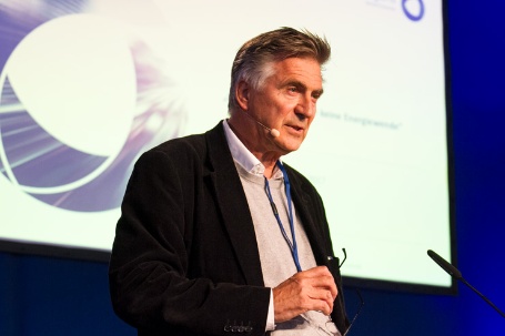 Dr. Fritz Vorholz bei seinem Vortrag auf dem Stromseminar 2017