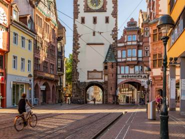 Martinstor in Freiburg im Abendlicht