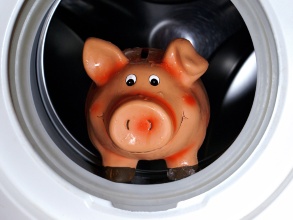 Sparschwein in Waschmaschine