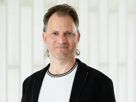 Portraitfoto von Armin Komenda