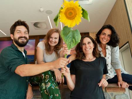 Teamfoto: Mitarbeitende des EWS-Store Freiburg