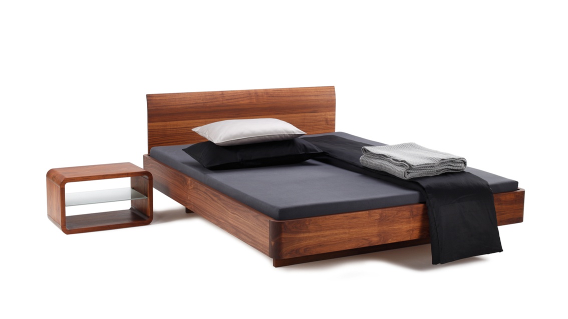 Holzmanufaktur - ein Bett im Raum