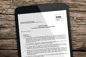 Auf einem Pad erscheint ein Dokument und das EWS-Logo