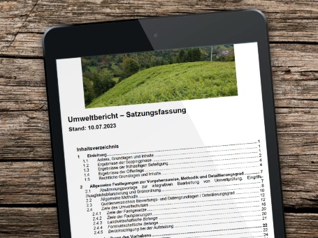 Auf einem Tablet-PC erscheint das Inhaltsverzeichnis des Umweltberichts zum Bauantrag.