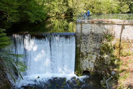 Die Staumauer des Wasserkraftwerks Köhlgartenwiese