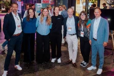 Gruppenfoto von sieben Personen