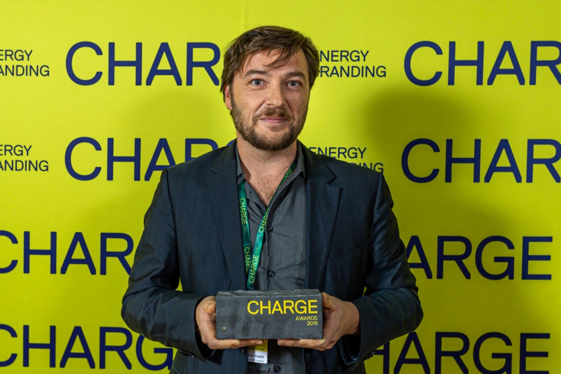  	Sebastian Sladek mit dem Charge-Award 2019 für die beste grüne Energiemarke der Welt