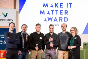 Die Preisträger und Preisgeber des MakeItMatter-Awards auf der Bühne