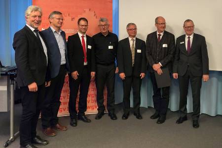 Gruppenbild der Preisträger und Auslober des Ideenwettbewerbs