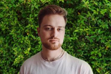 Portraitfoto von Joschi Wolf von FragDenStaat
