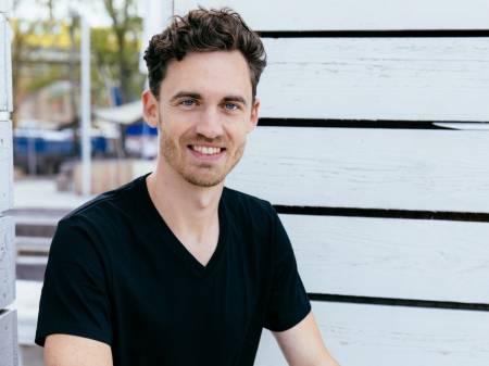 Portraitfoto von Simon Mohn