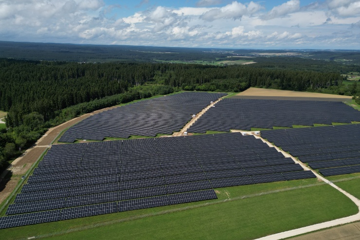 Luftansicht eines Solarparks