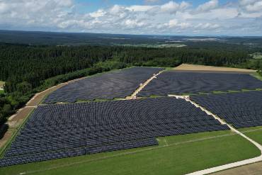 Luftansicht eines Solarparks