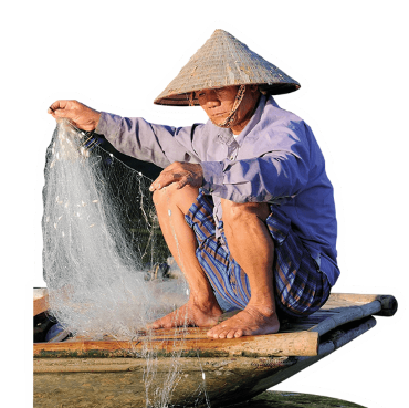 Fischer auf dem Boot, der ein Netz auswirft