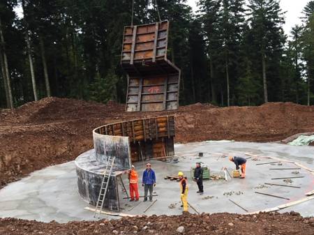 Arbeiten am Fundament der ersten Windkraftanlage