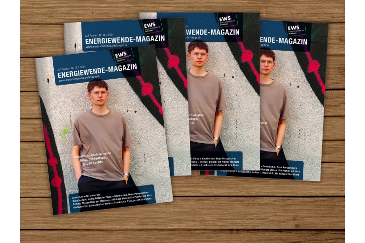 Drei Printausgaben des Energiewende-Magazins auf einer Fläche