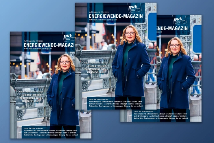Drei Printausgaben des Energiewende-Magazins auf einer Fläche.